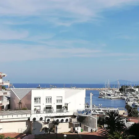 Proche Commodites-port Saint-Cyprien (Pyrenees-Orientales)