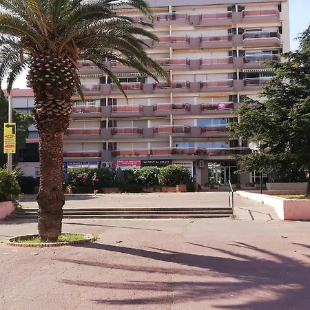 Proche Commodites-port *